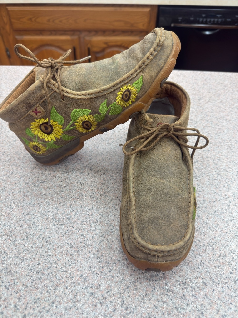 Twisted X Women's Chukka Driving Moc Bomber/Sunflower